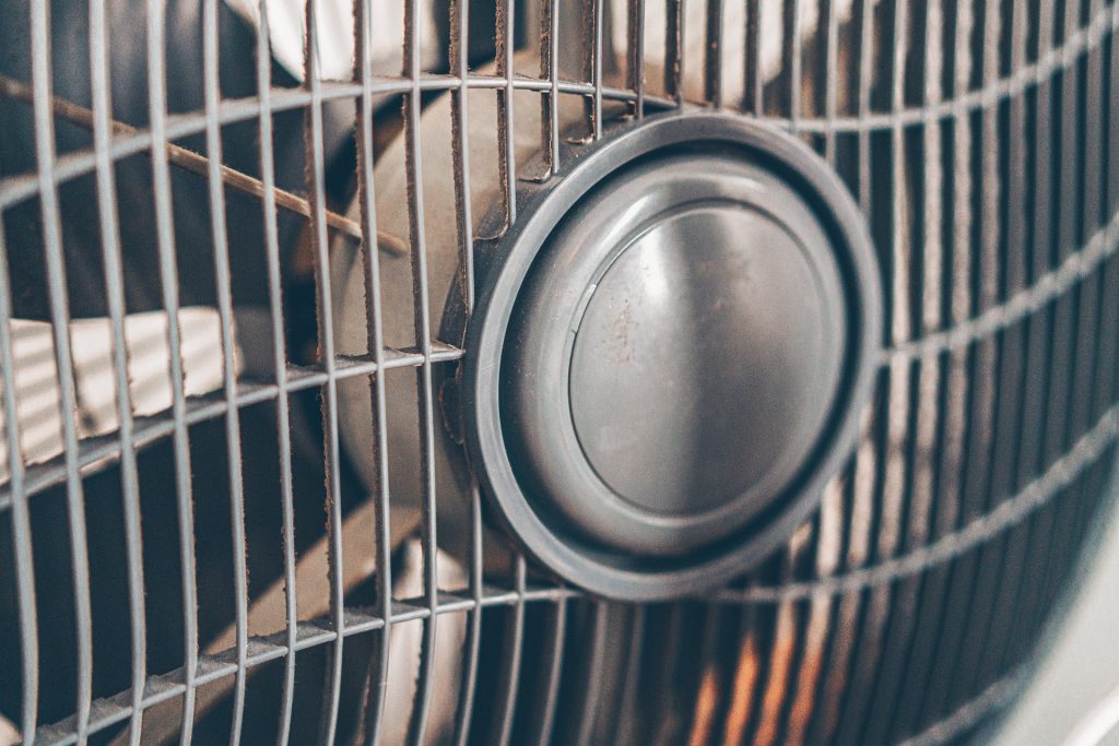 Elektrische ventilator voor thuisverkoeling en luchtverversing waarom ventilator verplicht